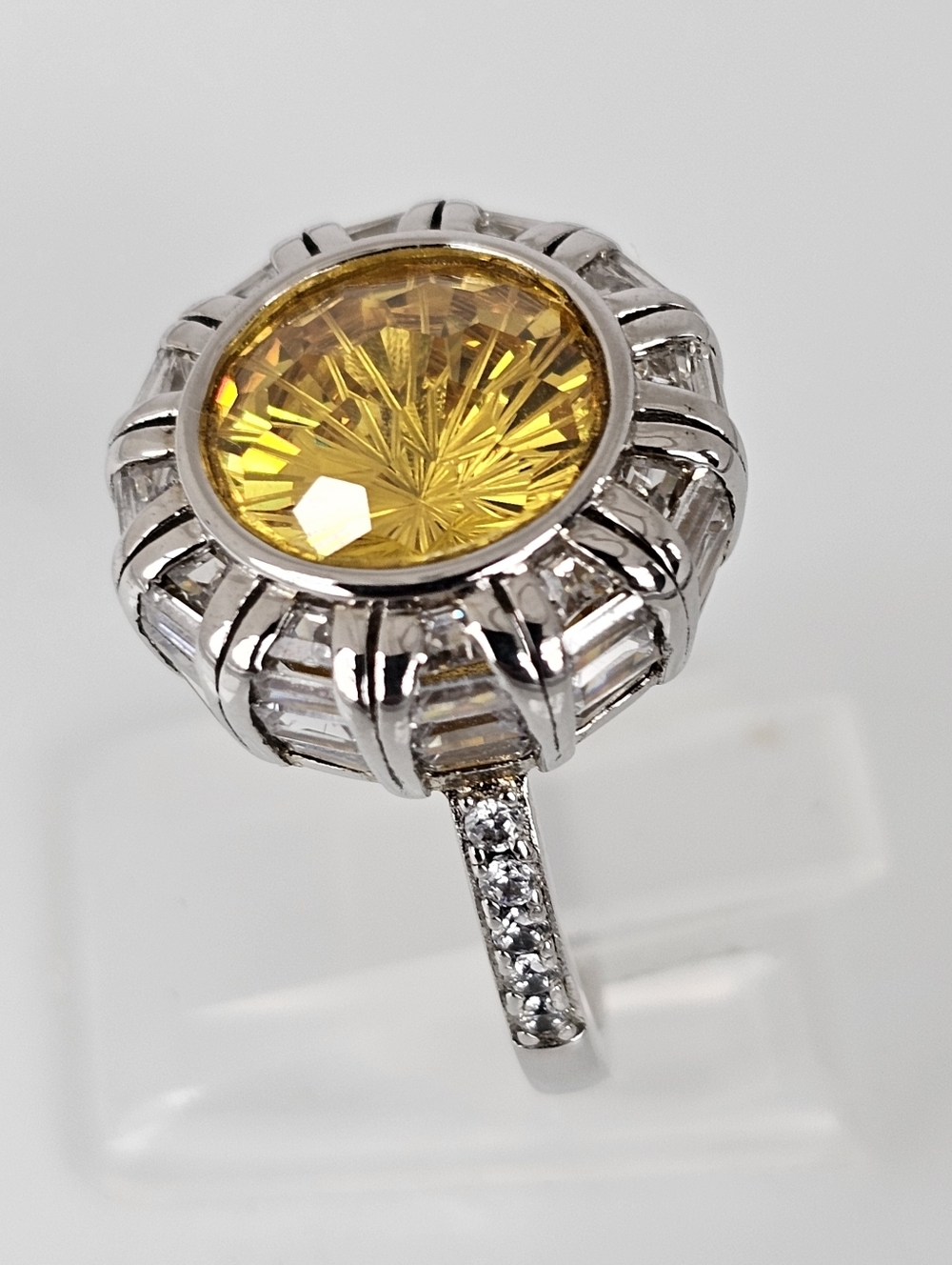 Beautiful Firework Cut Sapphire & Diamond Simulant Ring Sterling Silver Size 7! - Picture 4 of 7